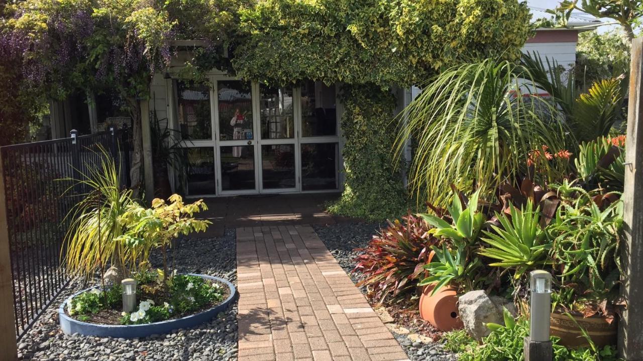 The Olive Grove Guest House Te Kopuru Exterior foto